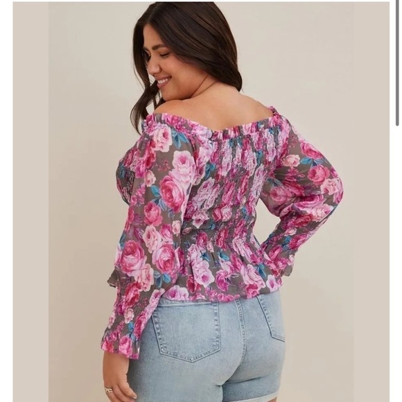 Torrid Crinkle Chiffon Smocked Waist Off-Shoulder Crop Top Sold Out - Picture 4 of 10